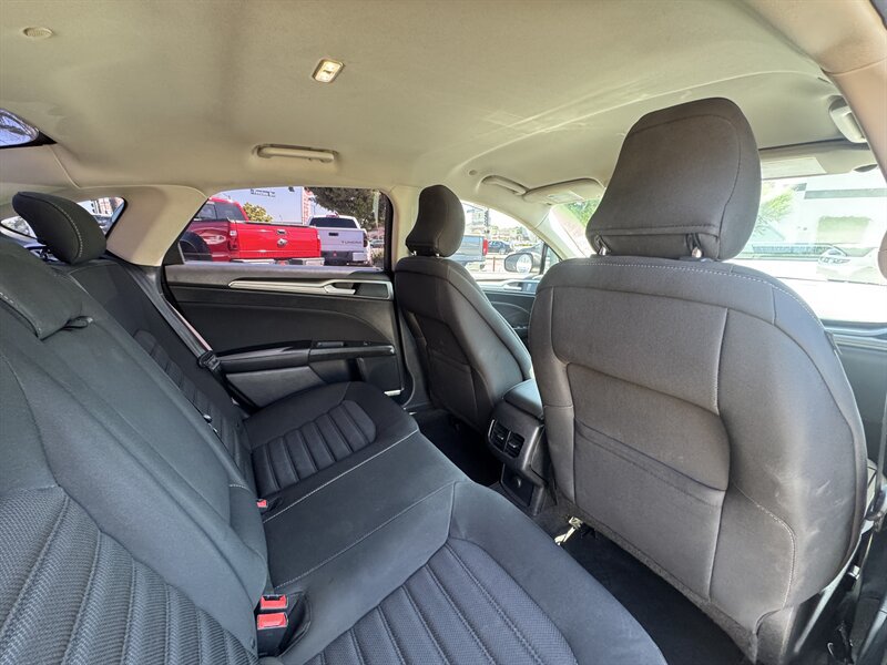 Used 2019 Ford Fusion SE FWD image 37