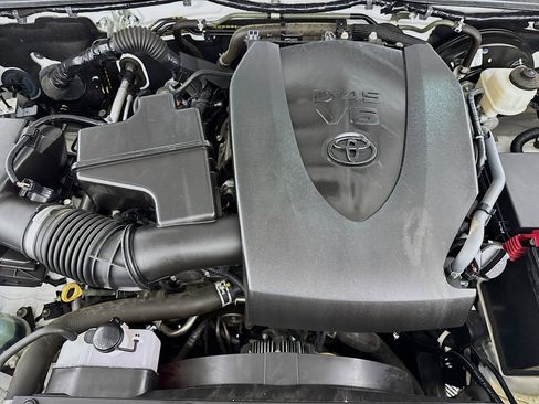 Used 2020 Toyota Tacoma TRD Sport w/ Technology Package RWD image 38