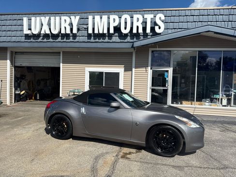 Used 2010 Nissan 370Z Roadster image 3