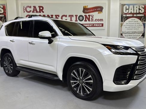 Used 2022 Lexus LX 600 4WD w/ Premium Package image 10
