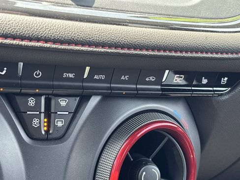 Used 2022 Chevrolet Blazer RS w/ Enhanced Convenience Package image 39