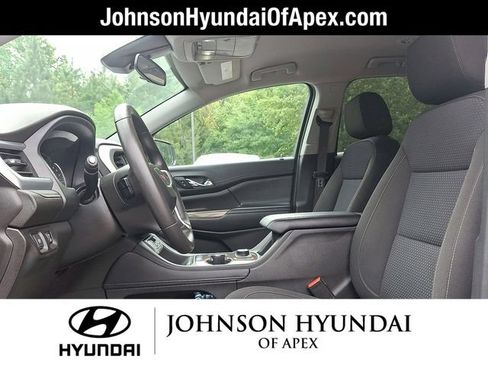 Used 2023 GMC Acadia SLE FWD image 13