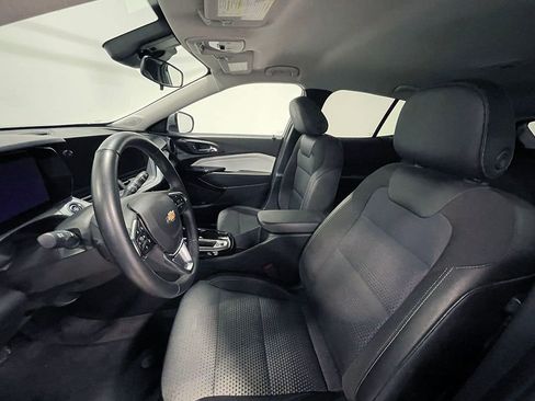 Used 2024 Chevrolet Trax LT w/ Driver Confidence Package image 3