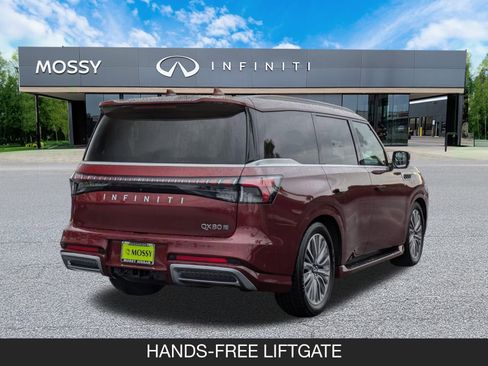 Certified 2025 INFINITI QX80 Luxe image 8
