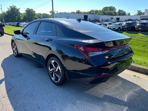Used 2023 Hyundai Elantra SEL w/ Convenience Package FWD image 4