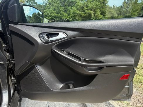 Used 2017 Ford Focus SE FWD image 31