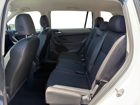 Used 2024 Volkswagen Tiguan SE AWD/4WD image 16