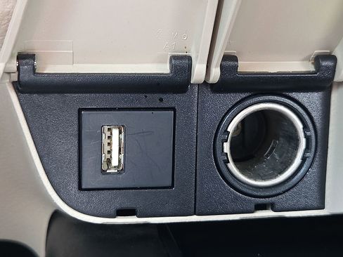 Used 2024 Toyota Camry XLE FWD image 19