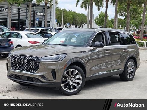 Used 2025 Lincoln Aviator Reserve AWD/4WD image 1