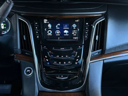 Used 2018 Cadillac Escalade Premium Luxury image 57
