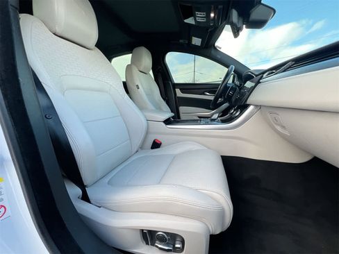 Used 2022 Jaguar XF R-Dynamic SE image 20