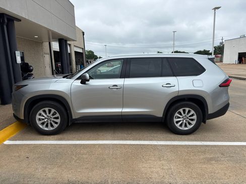 Used 2024 Toyota Grand Highlander AWD Hybrid image 2