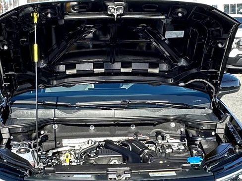 Used 2025 Volkswagen Taos SE image 25