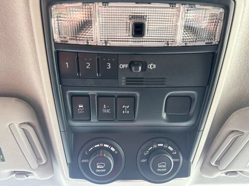 Used 2017 Toyota 4Runner TRD Off-Road Premium AWD/4WD image 17