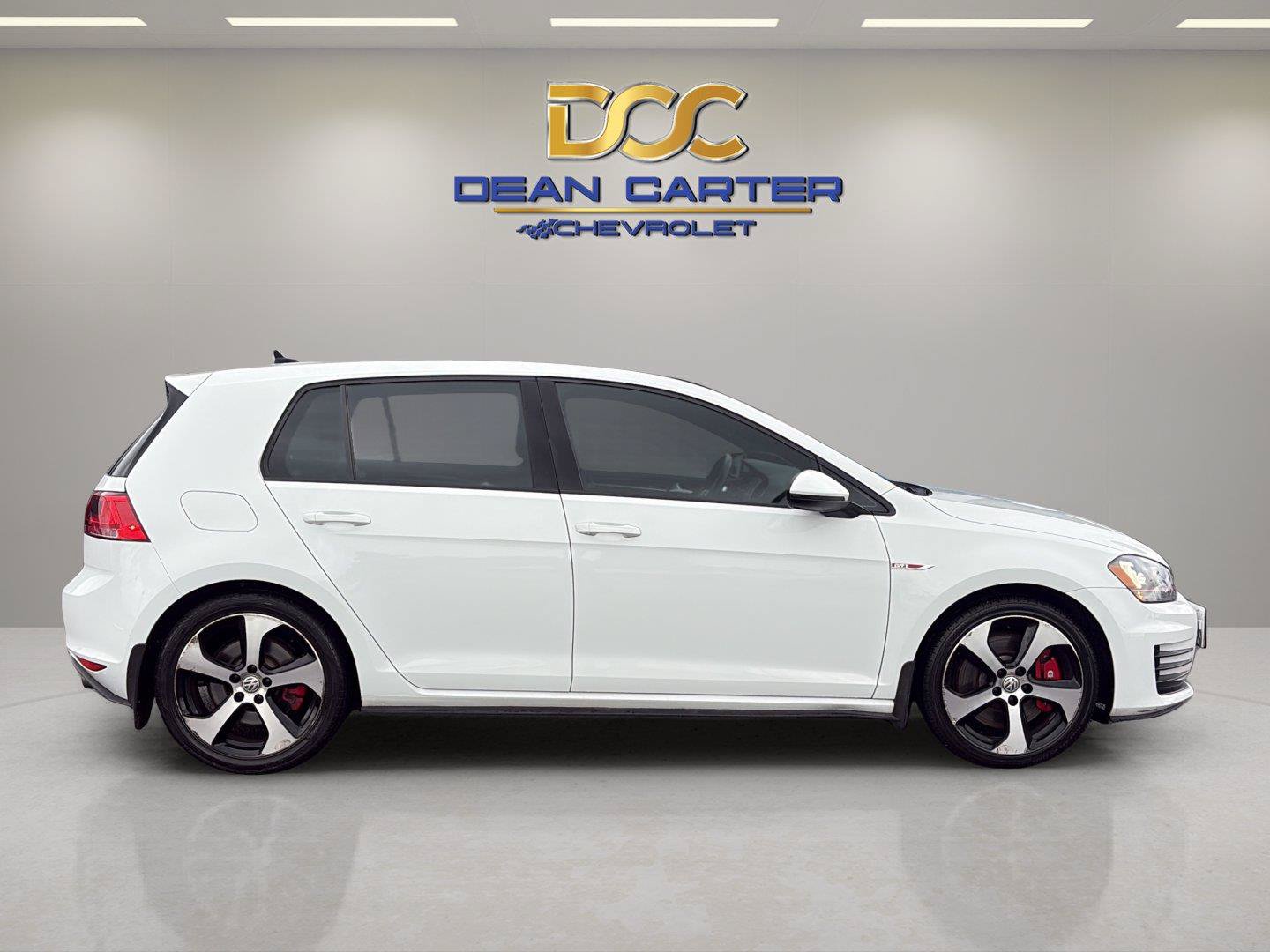 Used 2017 Volkswagen GTI SE FWD image 4