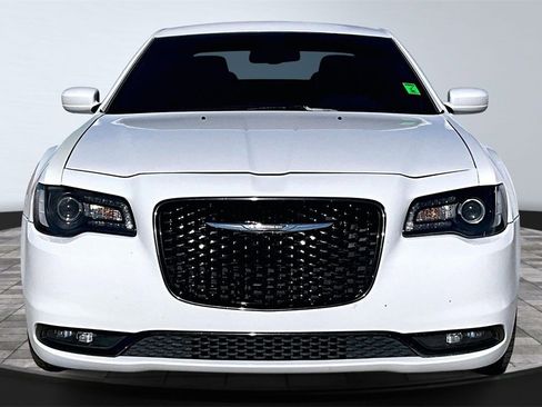 Used 2019 Chrysler 300 S image 4