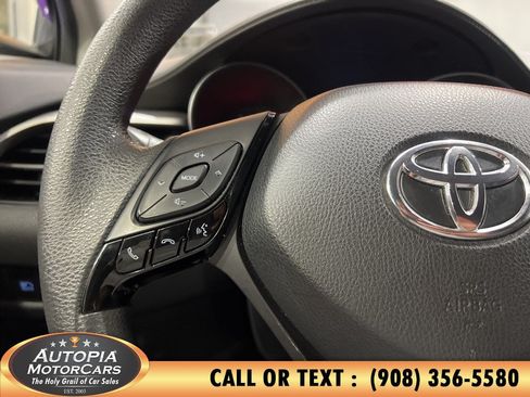 Used 2022 Toyota C-HR XLE FWD image 22