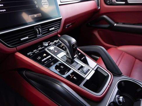 Certified 2023 Porsche Cayenne S Platinum AWD/4WD image 17