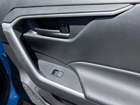 Used 2020 Toyota RAV4 LE FWD image 38