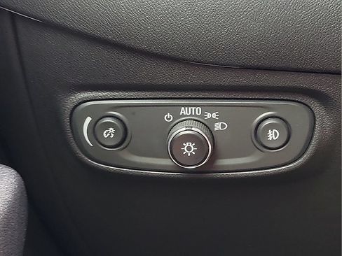 Used 2023 Chevrolet Equinox Premier AWD/4WD image 17