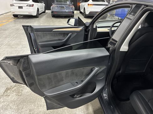 Certified 2023 Tesla Model Y Long Range AWD/4WD image 10