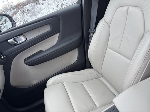 Used 2023 Volvo XC40 B5 Plus w/ Protection Package Premier image 29