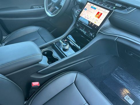 New 2025 Jeep Grand Cherokee L Limited image 15