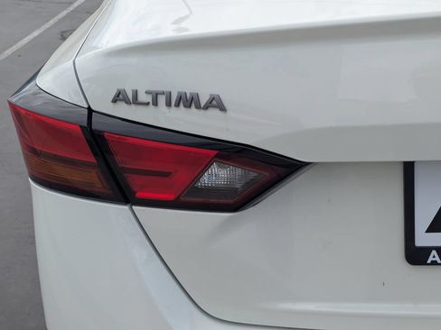 Used 2025 Nissan Altima 2.5 SV FWD image 5