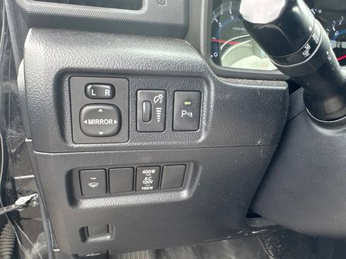 Used 2018 Toyota 4Runner Limited AWD/4WD image 25