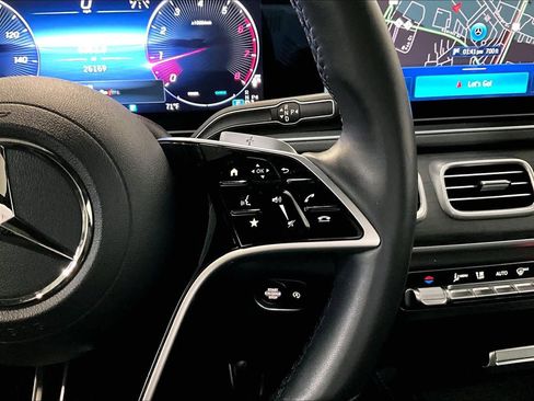 Used 2024 Mercedes-Benz GLS 450 4MATIC image 25