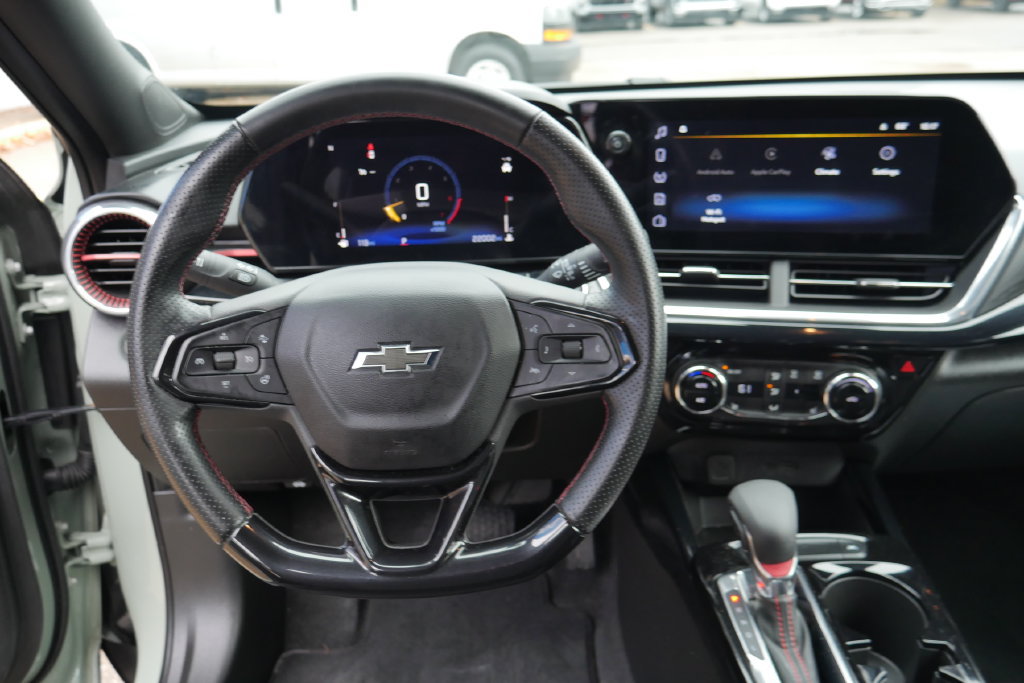 Used 2024 Chevrolet Trax RS FWD image 12