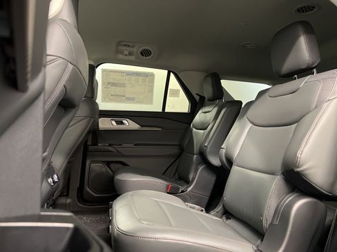 New 2026 Ford Explorer Active w/ Active Comfort Package image 30
