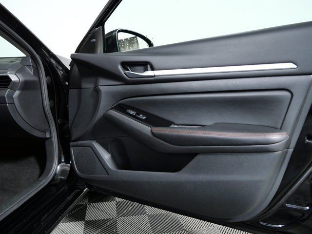 Used 2025 Nissan Altima 2.5 SR AWD/4WD image 10