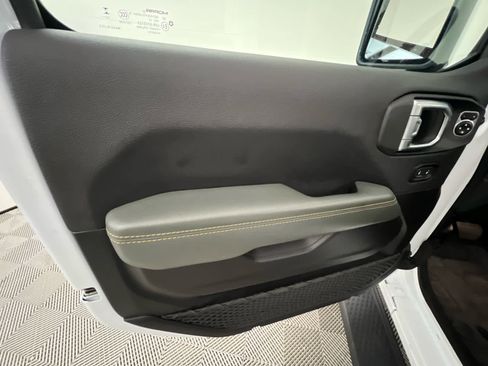 Used 2024 Jeep Wrangler High Altitude AWD/4WD image 22