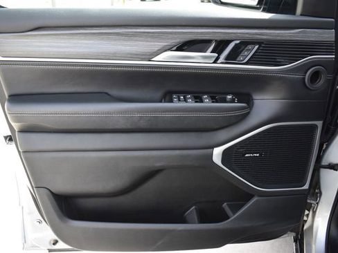 Used 2024 Jeep Wagoneer L Series II w/ Flexible Seating Group image 11