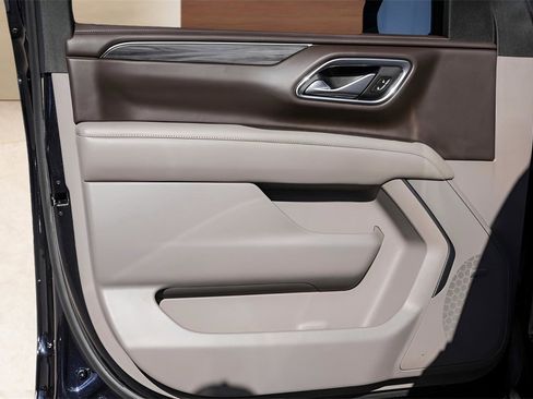 Used 2021 GMC Yukon SLT w/ SLT Luxury Plus Package image 32