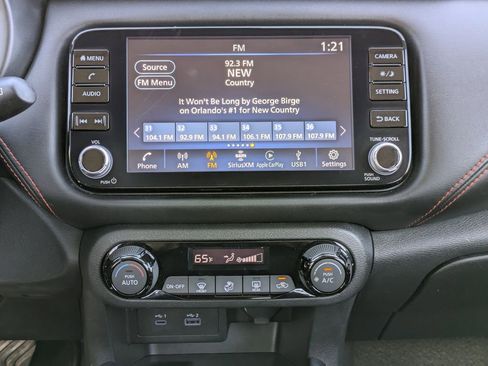 Used 2023 Nissan Kicks SR image 18