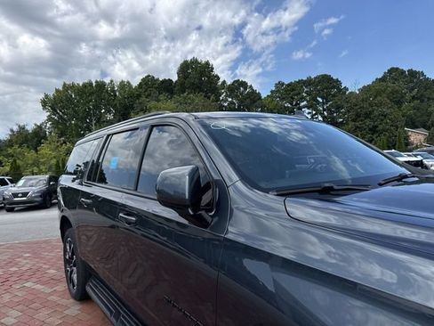 Used 2021 Chevrolet Suburban RST w/ Luxury Package RWD image 17