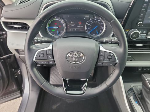 Used 2020 Toyota Highlander XLE image 22