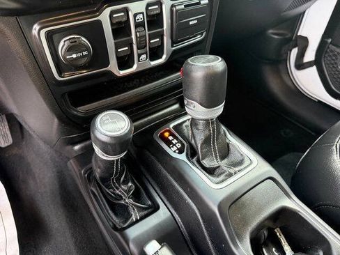 Used 2019 Jeep Wrangler Unlimited Sahara w/ Uconnect 4C Nav & Sound Group AWD/4WD image 28