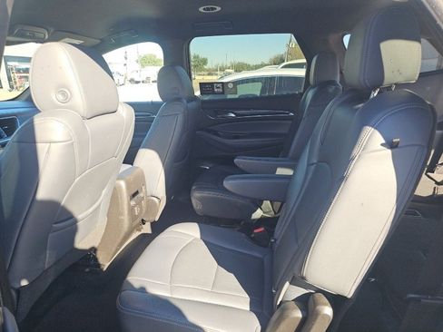 Used 2023 Buick Enclave Essence image 12