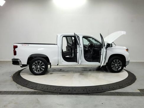 Used 2024 Chevrolet Silverado 1500 LT AWD/4WD image 17