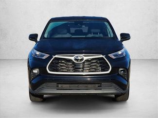 Used 2025 Toyota Highlander LE FWD video 2