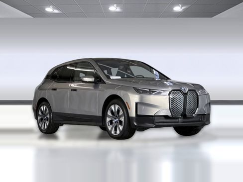 Used 2025 BMW iX xDrive50 w/ Premium Package AWD/4WD image 6
