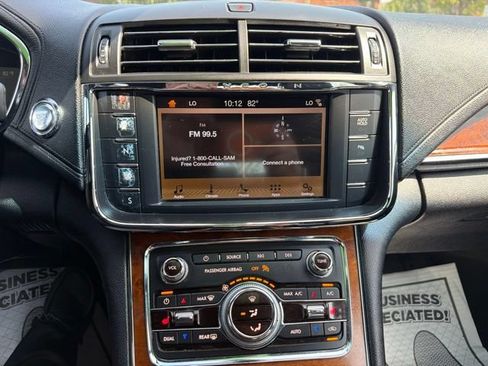 Used 2019 Lincoln Continental Premiere FWD image 32