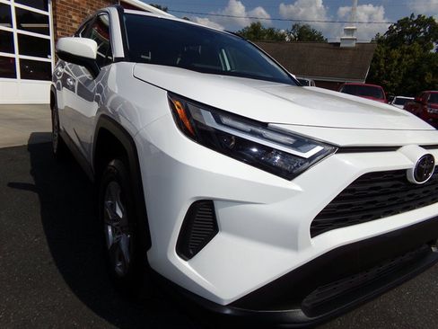Used 2025 Toyota RAV4 XLE w/ Convenience Package FWD image 4