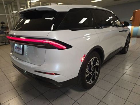 Used 2024 Lincoln Nautilus Premier w/ Equipment Group 102A image 8