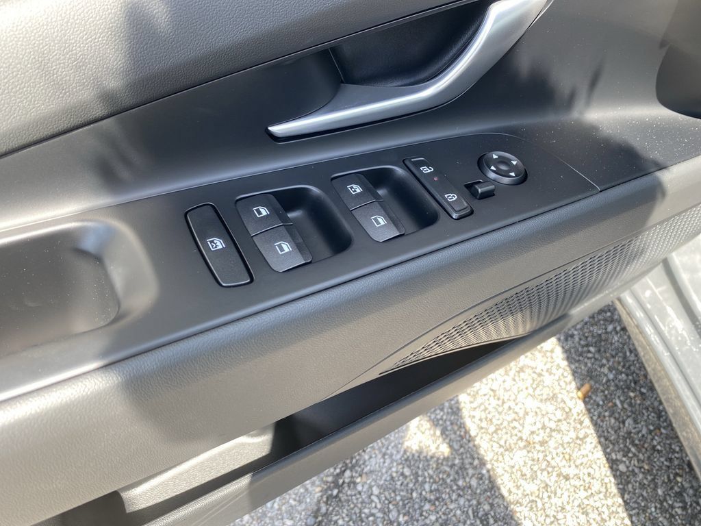 New 2026 Hyundai Elantra Limited FWD image 18