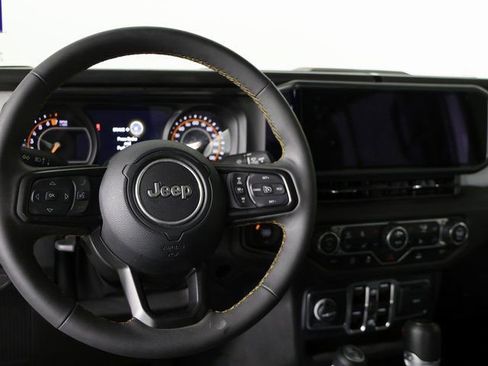 Used 2024 Jeep Gladiator Sport image 10