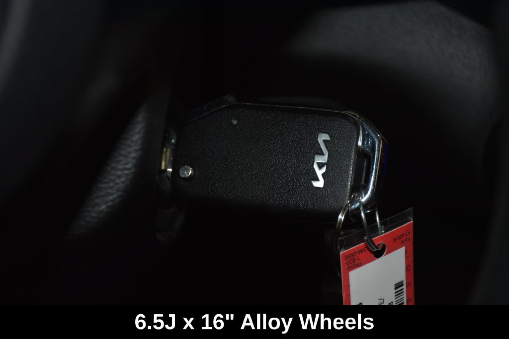 Used 2025 Kia Soul LX w/ LX Technology Package FWD image 17